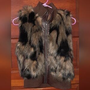 Faux fur women's zip vest